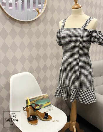 Look Hawai con un vestido de cuadros vichy