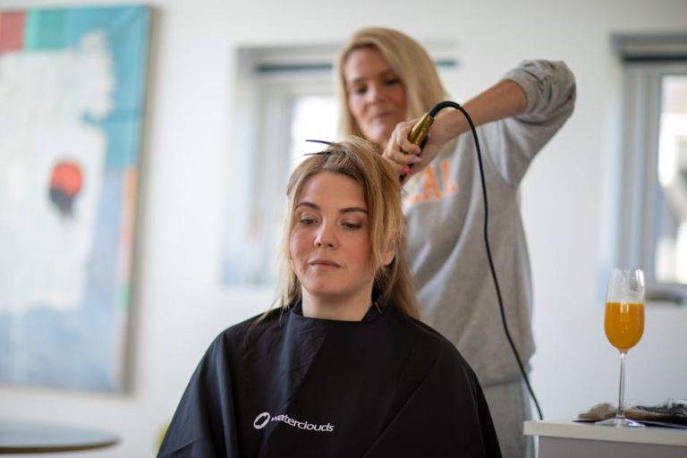 Cabello fino cuidado en verano, estilismo y consejos profesionales
